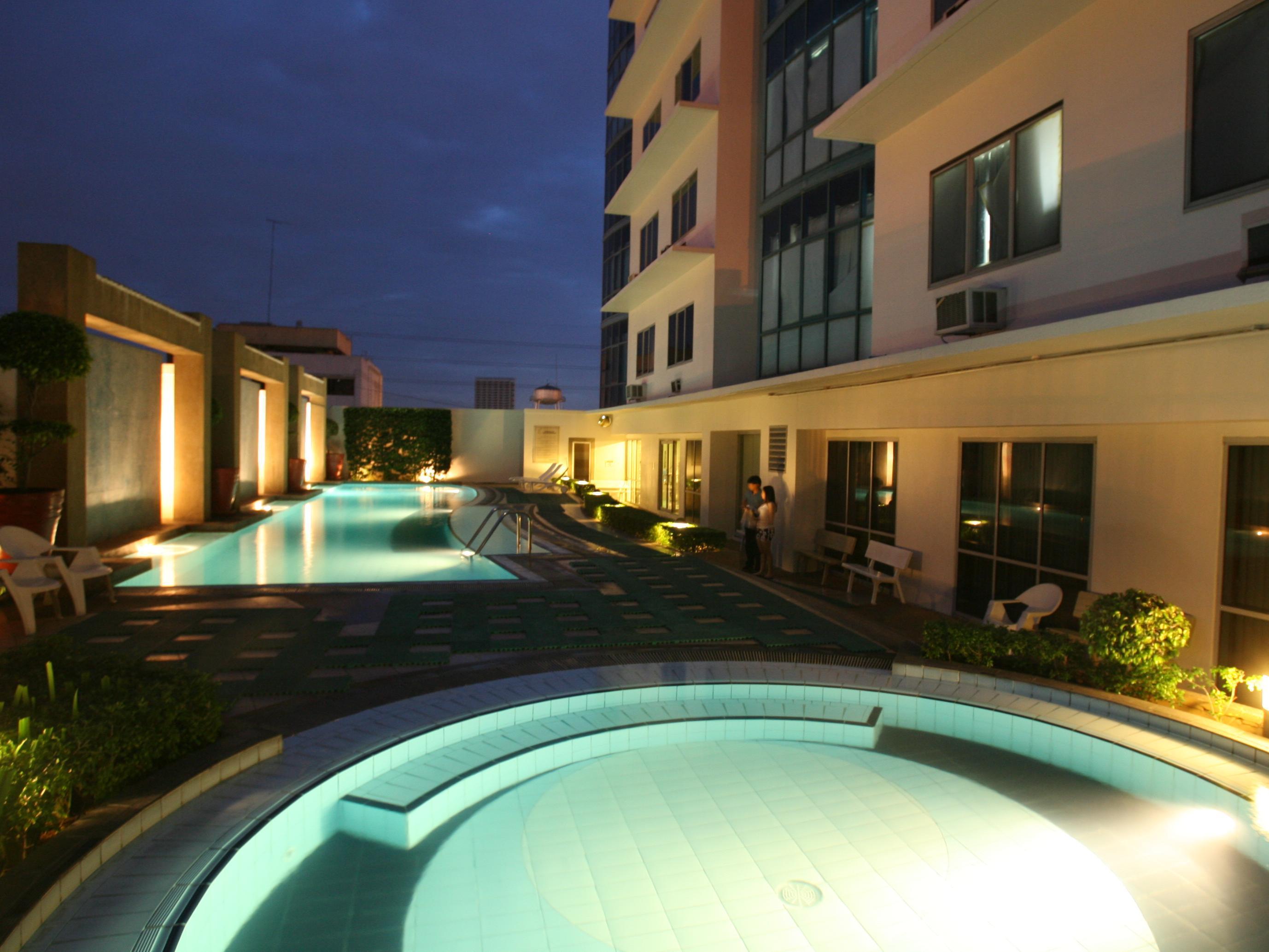 Astoria Plaza Hotel Pasig City Exterior foto